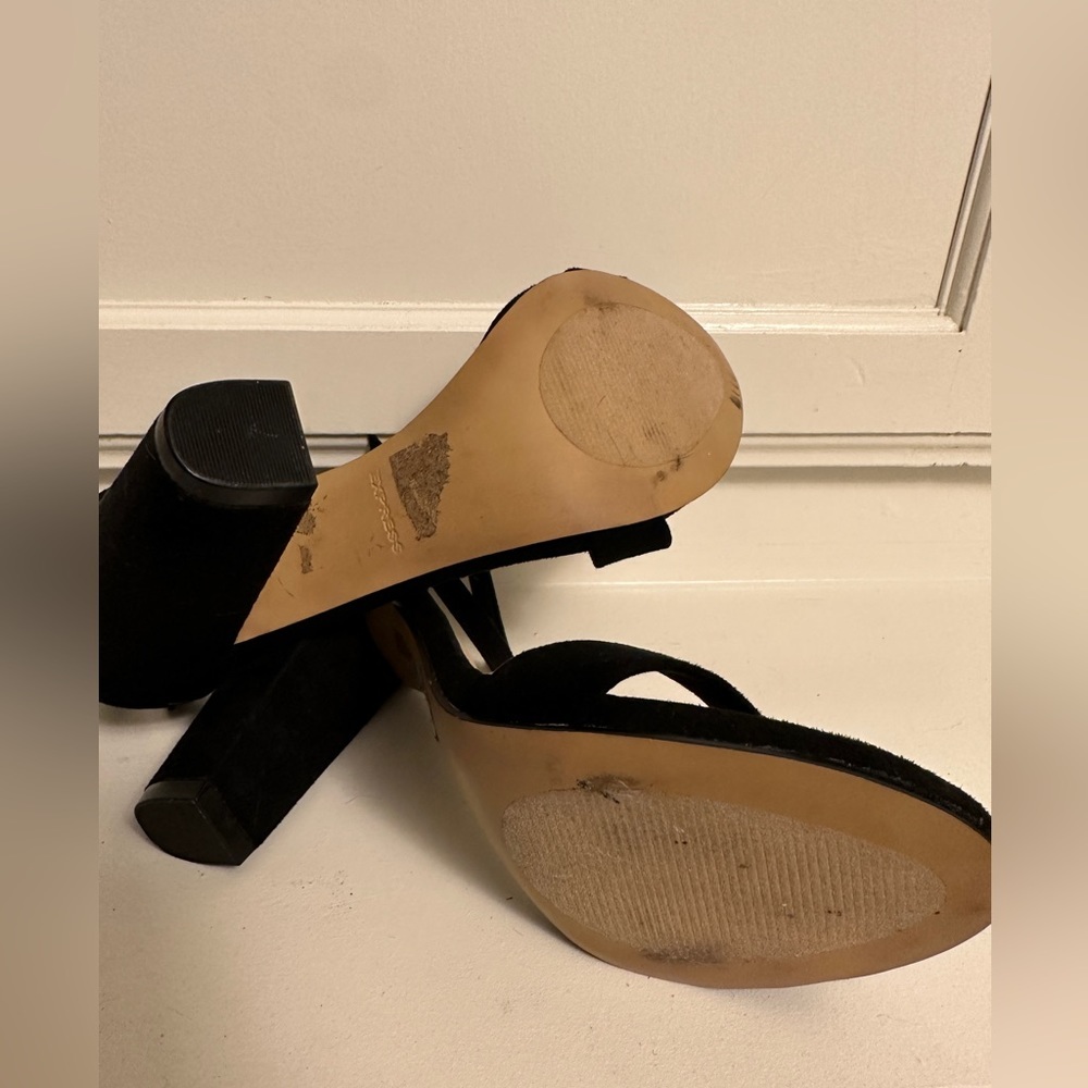 Express Buckle Block Chunky Opened Toe Strap Heels - Picture 3 of 5